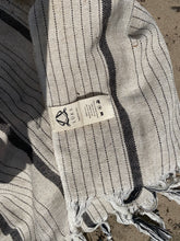 Afbeelding in Gallery-weergave laden, Katoenen XL peshtemal - last two of this stock!