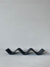 Afbeelding in Gallery-weergave laden, Wierrookhouder | Wavy | zwart