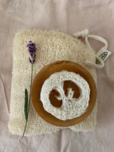 Afbeelding in Gallery-weergave laden, XL loofah spons - voor het lichaam of de schoonmaak
