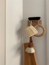 Afbeelding in Gallery-weergave laden, XL loofah spons - voor het lichaam of de schoonmaak