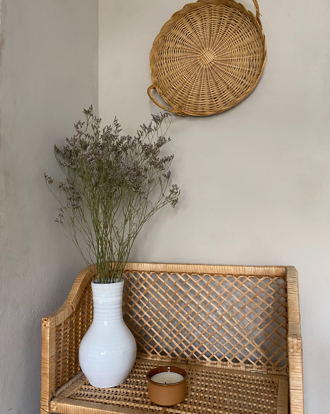 second life | witte vaas met droogbloemen