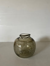 Afbeelding in Gallery-weergave laden, second life | geblazen a-symmetrische vaas
