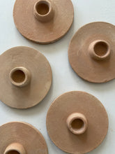 Afbeelding in Gallery-weergave laden, terracotta kandelaar
