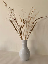 Afbeelding in Gallery-weergave laden, second life | witte vaas met droogbloemen
