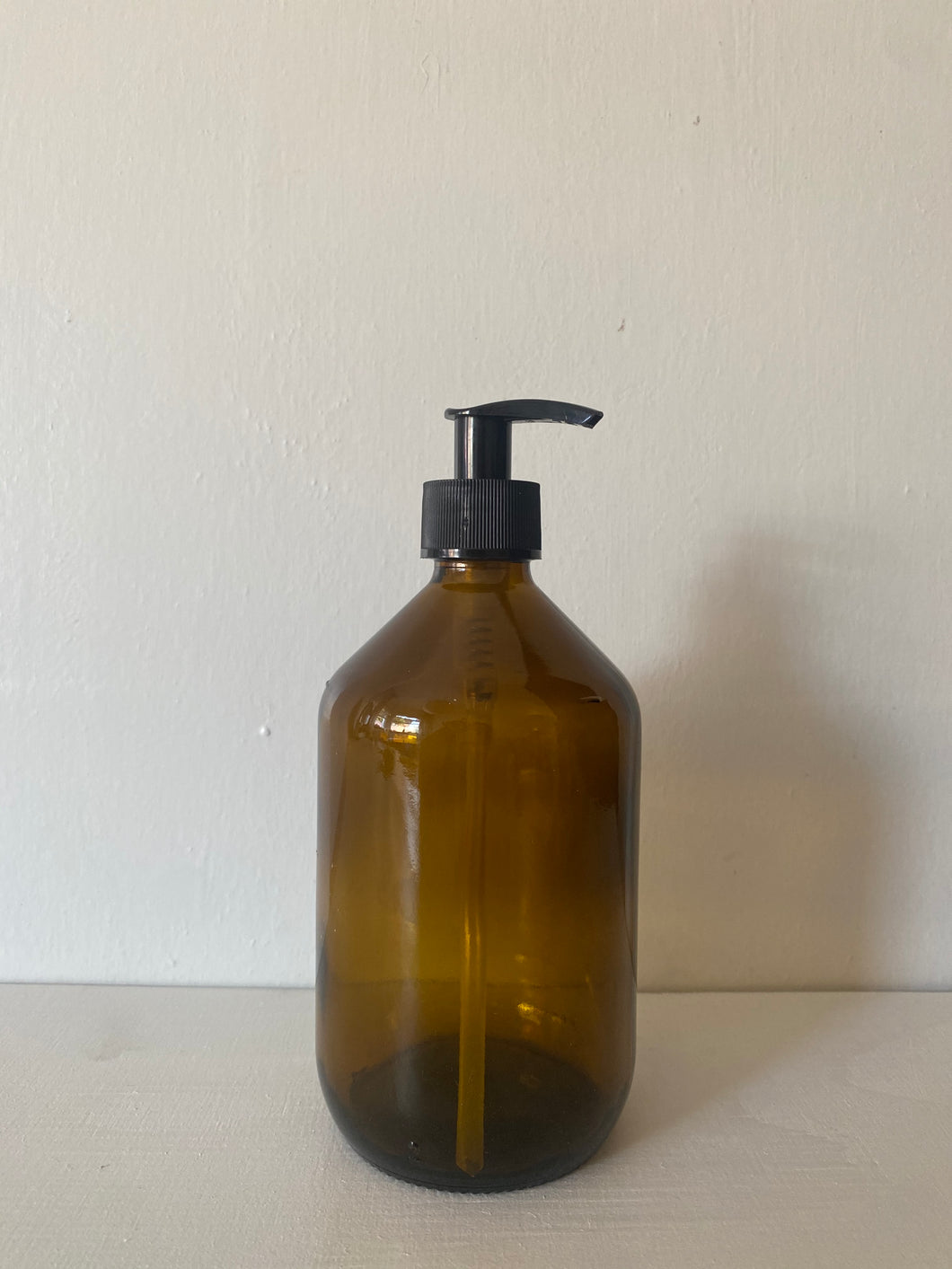 Glazen fles met dop/pomp - 250 ml