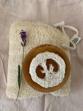 Afbeelding in Gallery-weergave laden, XL loofah spons - voor het lichaam of de schoonmaak
